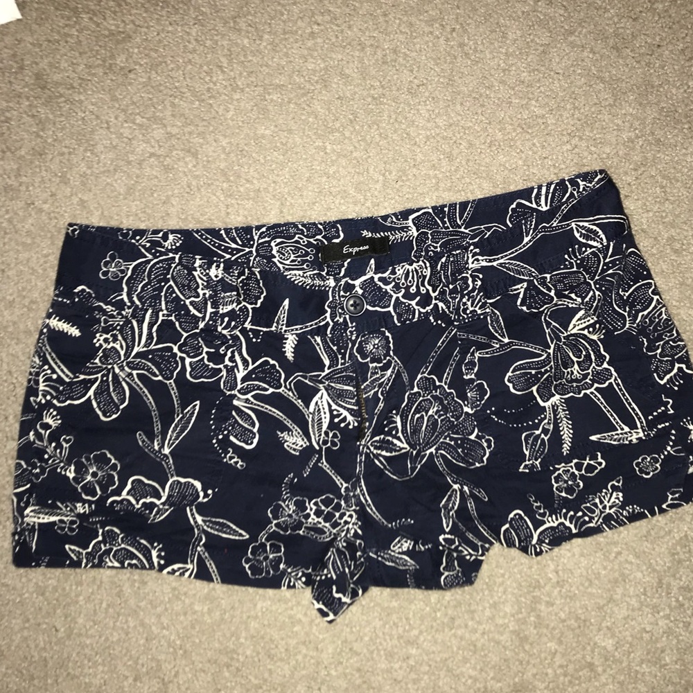 Navy & white summer shorts!